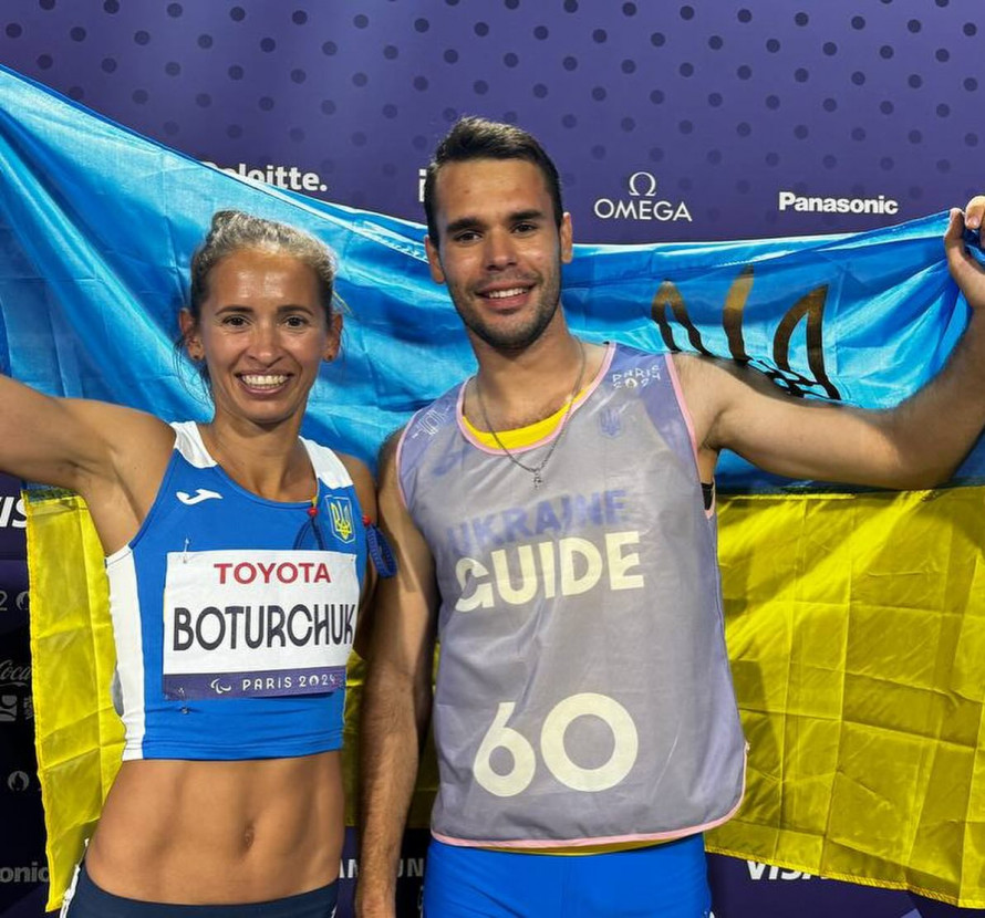 Українська легкоатлетка виграла другу медаль на Паралімпіаді у Парижі при підтримці бігуна із Запоріжжя