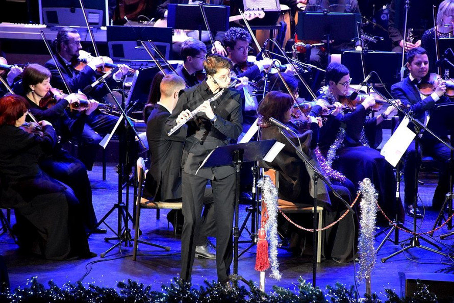 Аншлаги, хіти й диско-фінал - у запорізькій філармонії яскраво завершили рік концертом “MISTER NEW YEAR” (фото)