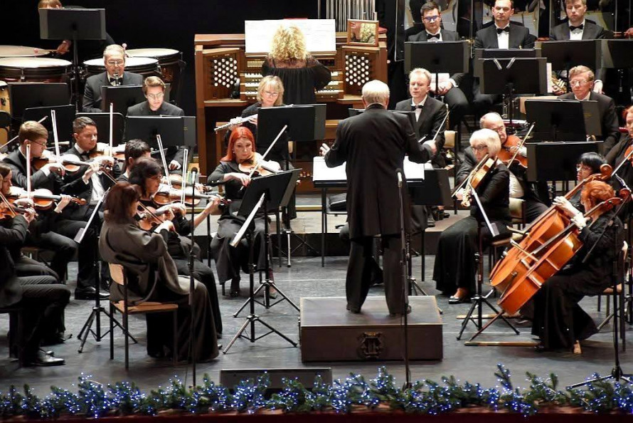 Усі твори неймовірні - у Запоріжжі авторський концерт відомої композиторки зібрав зірок філармонії