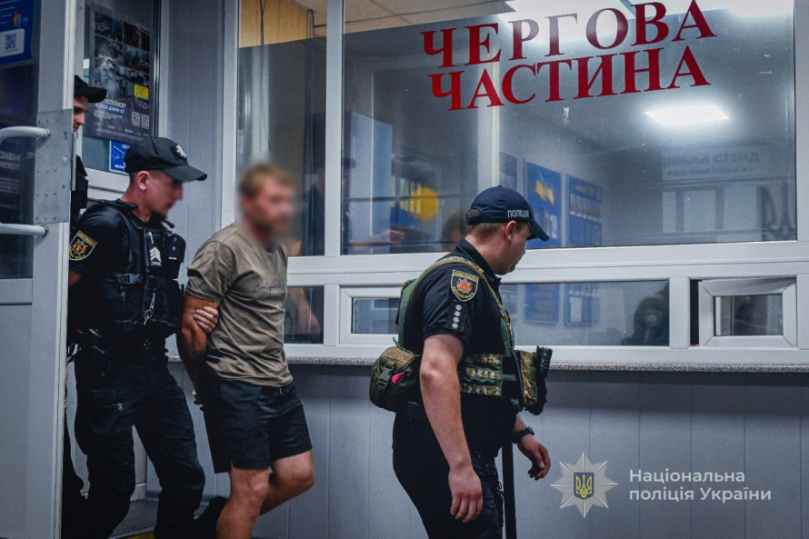 Вночі пробралися на підприємство: у Запоріжжі затримали на гарячому крадіїв міді (фото)