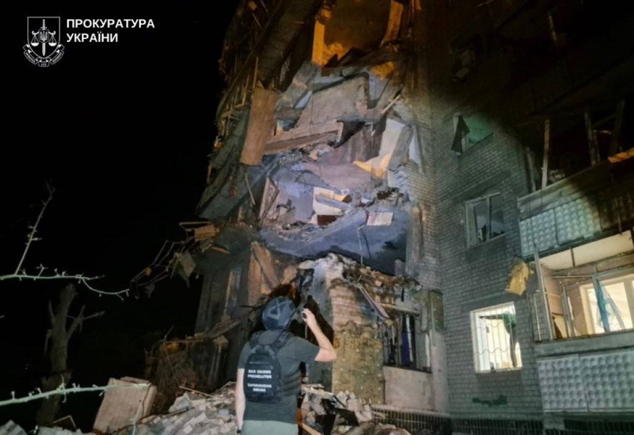Від трикімнатної квартири залишилася лише одна кімната: наслідки ворожого удару по багатоповерхівці у Запоріжжі 4 липня(фото)