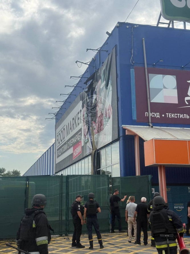 Удар по Епіцентру: які наслідки ворожих обстрілів Запоріжжя та області за добу (фото)