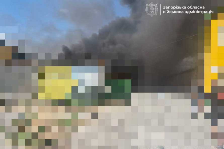 Росіяни атакували підприємство у Запоріжжі - в області після удару КАБа є загиблий (фото, відео)