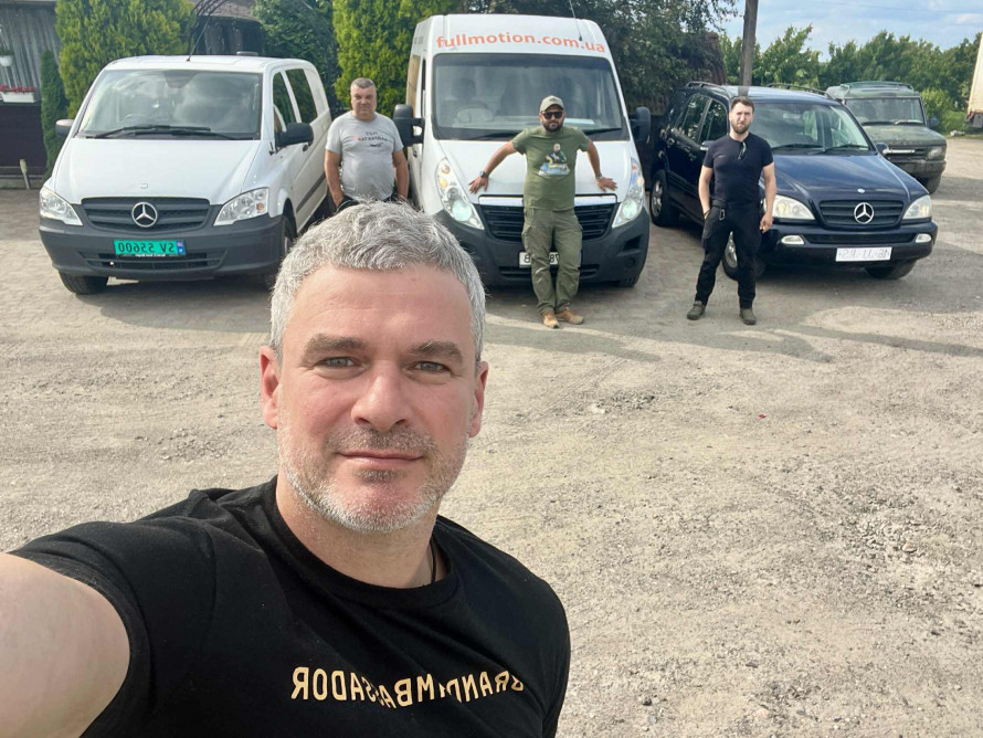 Співак Арсен Мірзоян випустив новий кліп, в якому розповів про особисте - відео
