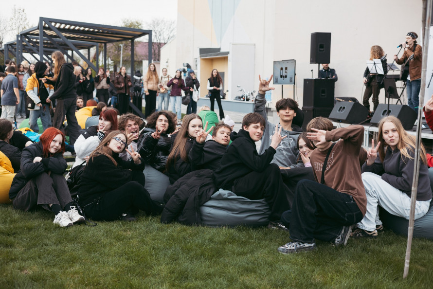 Презентували скейт-майданчик: у Запоріжжі відбувся молодіжний фестиваль (фото)