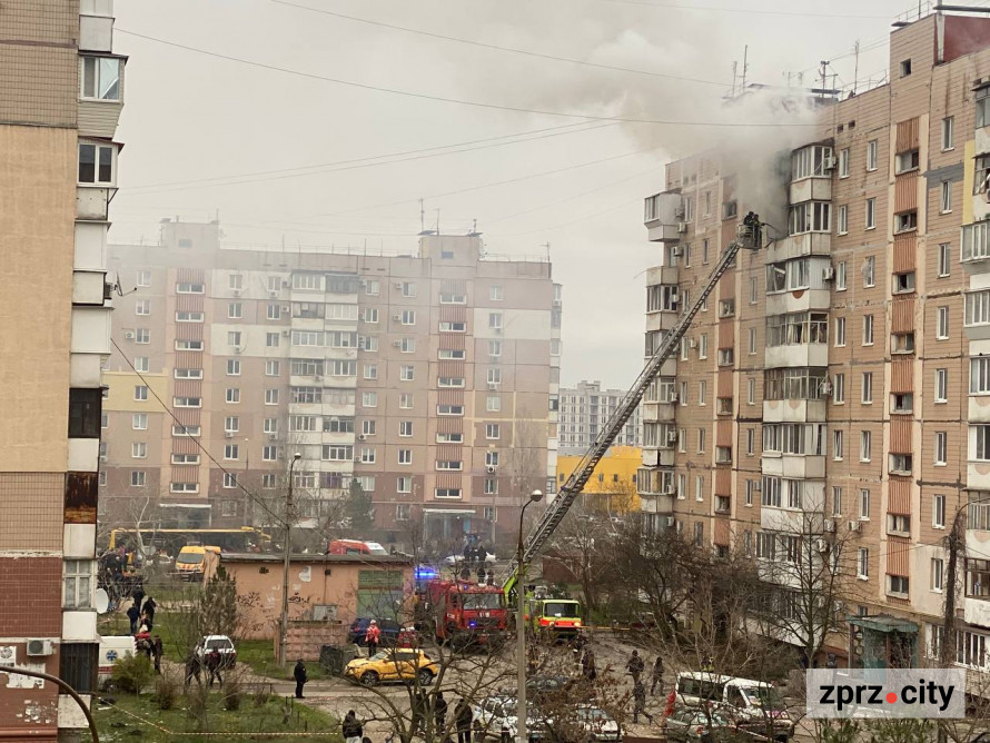 Ворог серед біла дня атакував багатоповерхівку у Запоріжжі - що відомо про наслідки