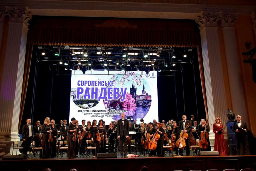Музика і неймовірні краєвиди: запорізькі меломани отримали насолоду від нової програми симфонічного оркестру