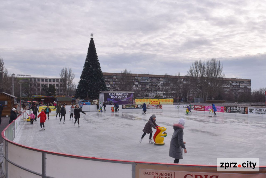 Казка мирних часів – як у Запоріжжі протягом 20 років змінювалася новорічна ялинка (фото)