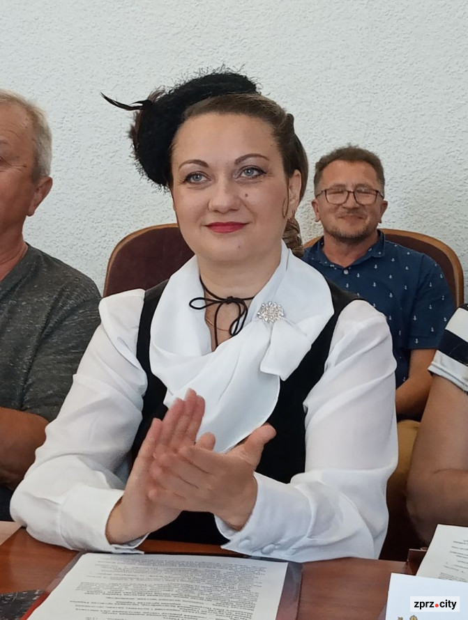 "Жінка здатна на більше": у запорізькому театрі показали веселу прем'єру про складну дівочу долю