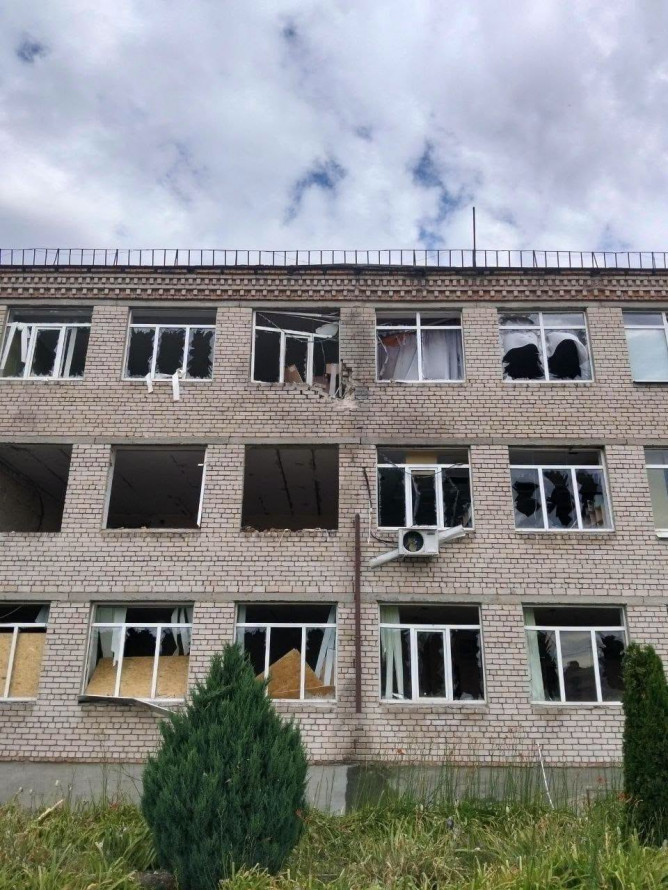 Упродовж доби росіяни завдали 1053 удари по Запорізькій області: внаслідок атаки пошкоджено ліцей (фото)