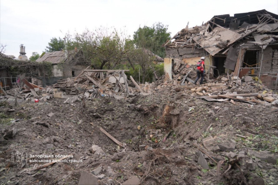 КАБами по будинкам і кладовищу: росіяни завдали авіаударів по Запоріжжю - що відомо (фото, відео)