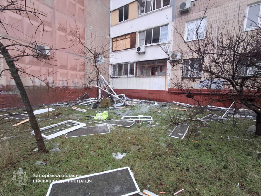 Росіяни вдарили по двох районах Запоріжжя: є постраждалі, пошкоджені десятки будинків (фото)