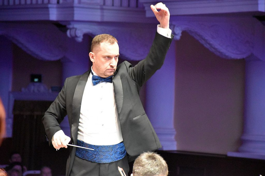 "Давно хотів зіграти цей концерт у рідній філармонії": 23-річний піаніст зачарував запоріжців разом із симфонічним оркестром