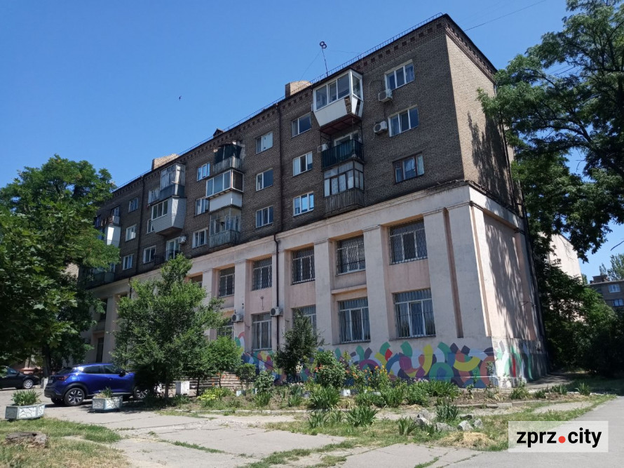Художники показали, яким бачать прифронтове місто Запоріжжя - фото