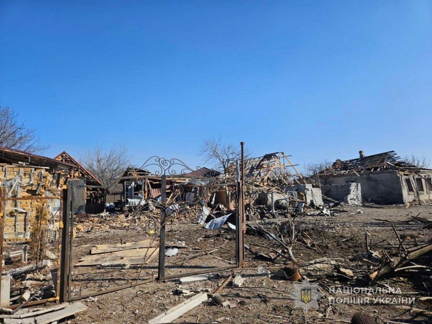 Запоріжжя та район пережили нову хвилю атак: дрони влучили у будинок, АЗС та цивільні об'єкти (фото, відео)