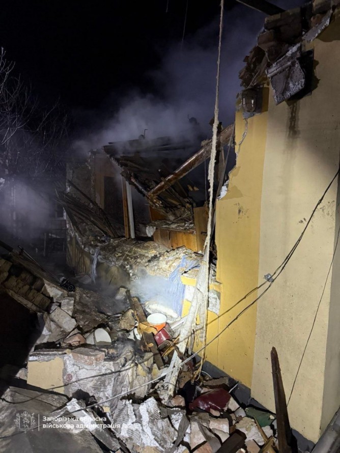 Ніч під дронами: у Запоріжжі внаслідок російської атаки є поранені та руйнування (фото)