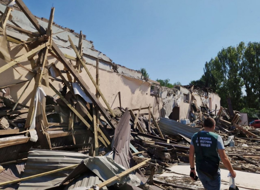 У Запоріжжі екологи зафіксували масштаби руйнувань після удару КАБ по підприємству (фото)