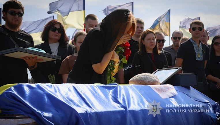 Зник безвісти в 2022 році: у Запоріжжі провели в останню дорогу захисника Романа Алешкевича (фото, відео)