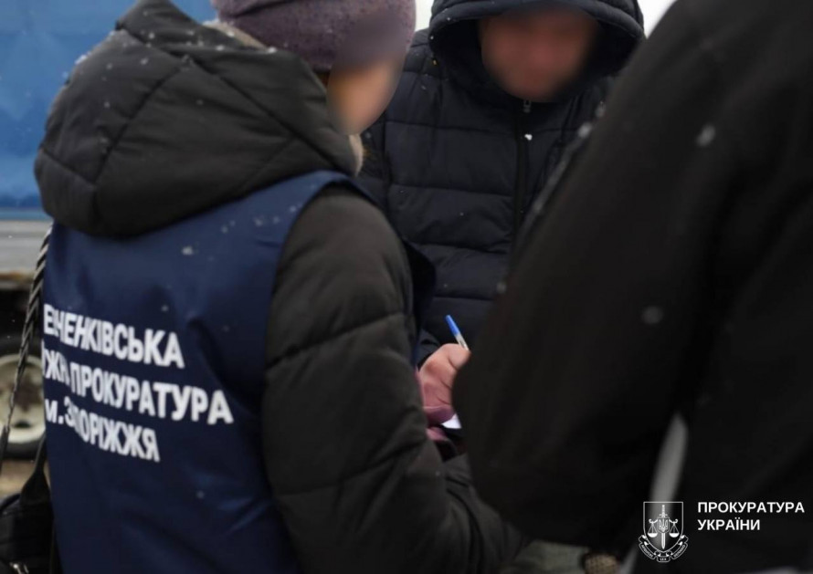 «Відкат» за бронювання: у Запоріжжі директор підприємства вимагав гроші у працівників (фото)