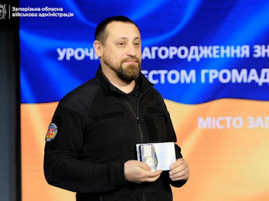 Герої тилу: в Запоріжжі волонтерів із трьох областей нагородили за підтримку ЗСУ