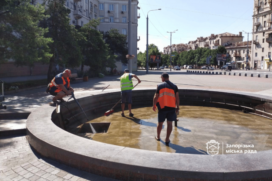На одній з центральних площ Запоріжжя привели до ладу фонтан - фото