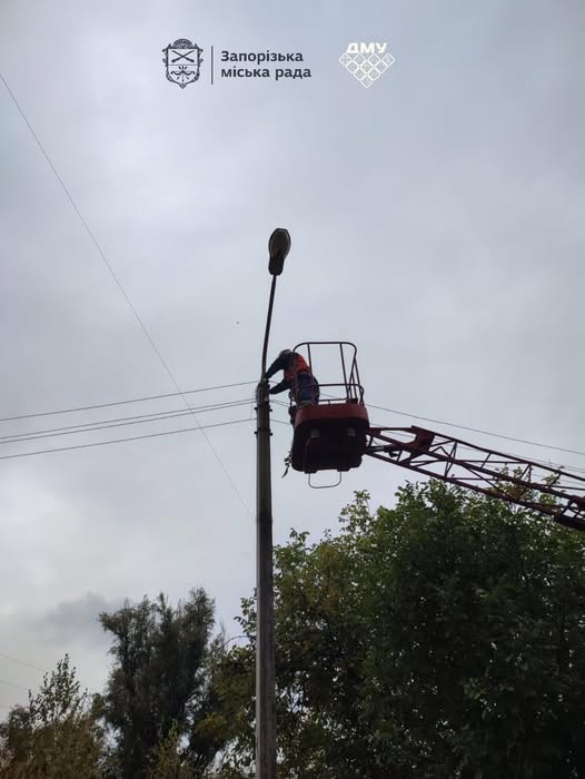 У Запоріжжі в будинках немає електрики, а вуличні ліхтарі працюють - чому так відбувається