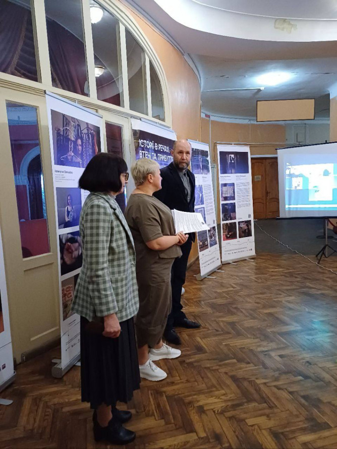У Запоріжжі показали історії жінок-переселенок за допомогою їхніх улюблених речей