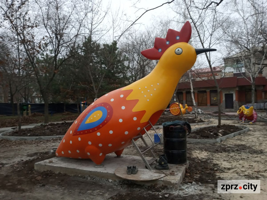 В одному із запорізьких скверів відкриють майданчик з фігурами фантастичних звірів - фоторепортаж