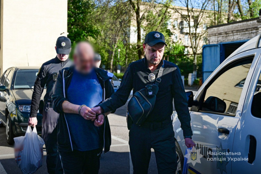 Вкрав ноутбуки з військової адміністрації: у Запоріжжі спіймали крадія-рецидивіста (фото, відео)