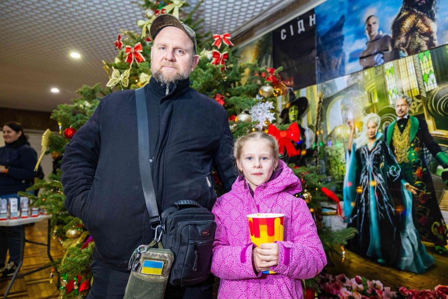 Кіно для своїх: у Запоріжжі ветеранам влаштували сімейний кіновечір