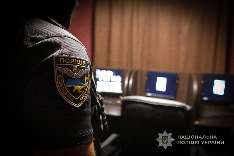 У Запоріжжі викрили мережу нелегальних гральних залів: організатора оголосили в розшук (фото)
