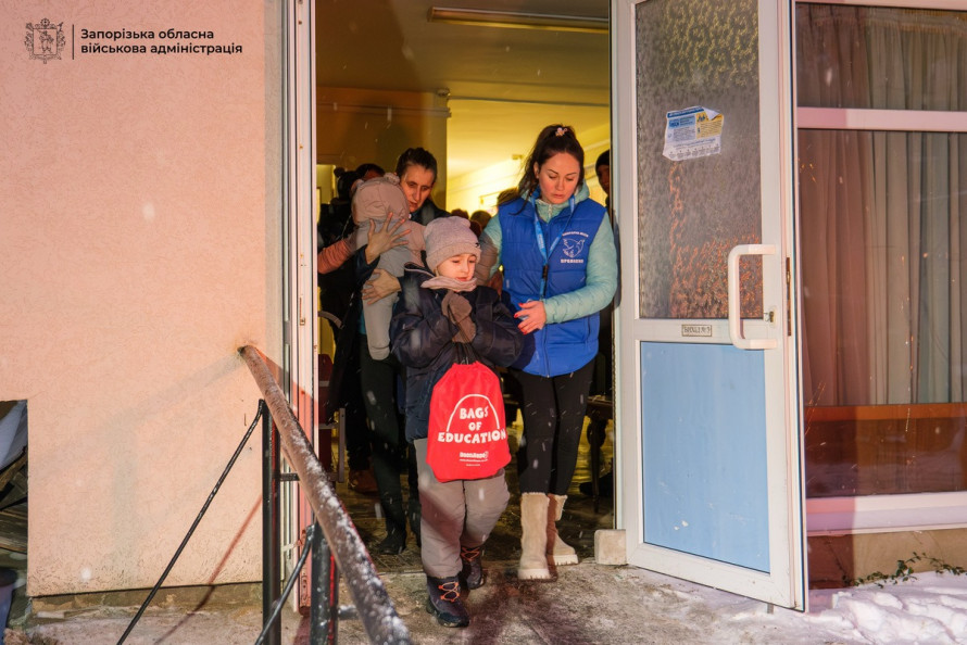 Кушугум під обстрілами - сім’ї з дітьми вивозять до Закарпатської області (фото)