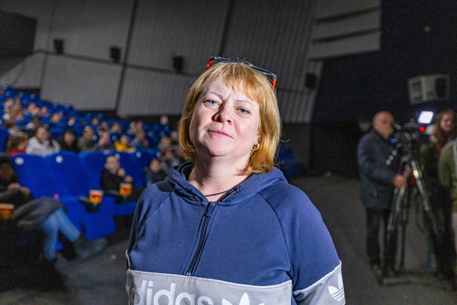 Кіно для своїх: у Запоріжжі ветеранам влаштували сімейний кіновечір