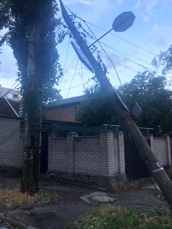 Після негоди на Запоріжжі тисячі людей залишилися без світла