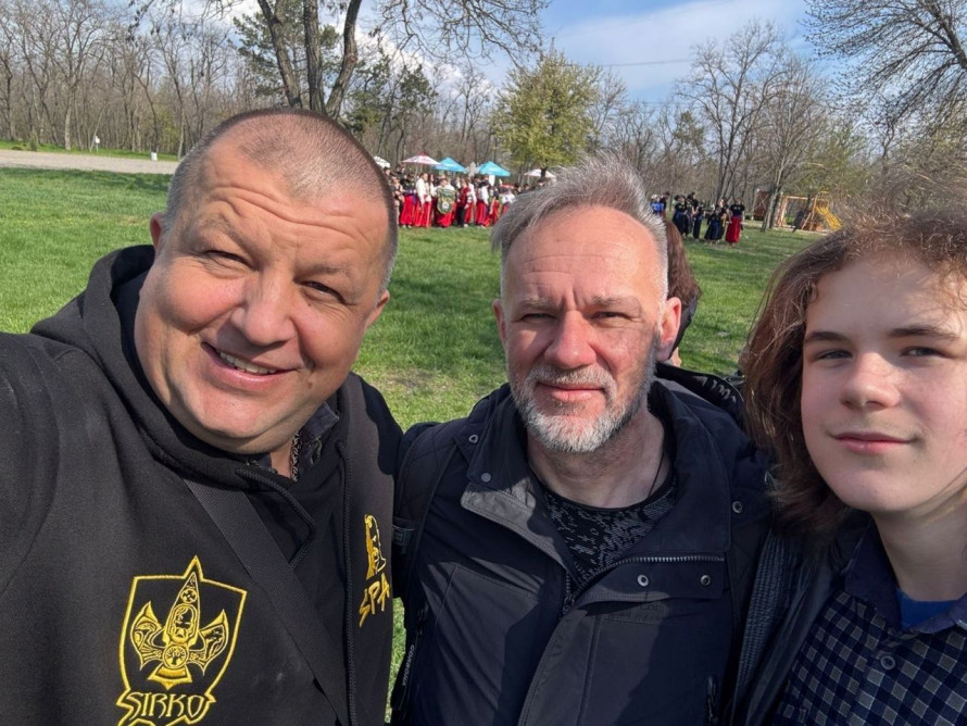 На Великдень спасівці показали на Хортиці видовищні козацькі бойові мистецтва - фото