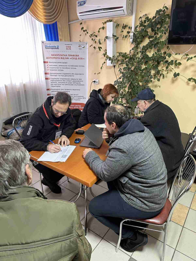 Обов’язкова евакуація через загрозу обстрілів — куди їхати мешканцям Запорізької області і як отримати допомогу