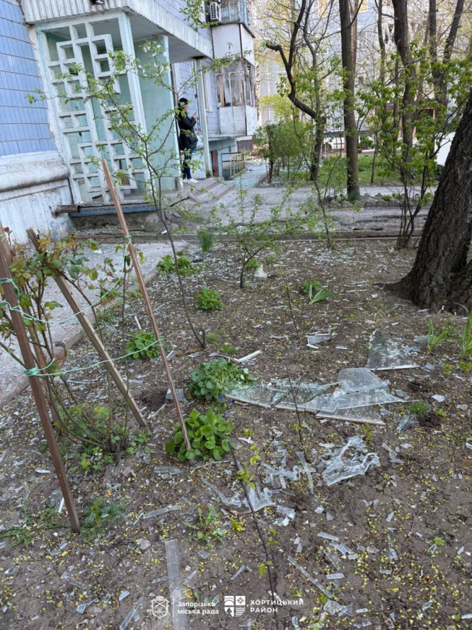 Наслідки ранкового обстрілу Запоріжжя: пошкодження, пожежі та розповіді очевидців (фото)