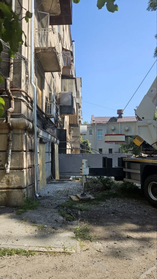 У Запоріжжі після атаки дронів зафіксували засмічення землі: екологи показали наслідки (фото)