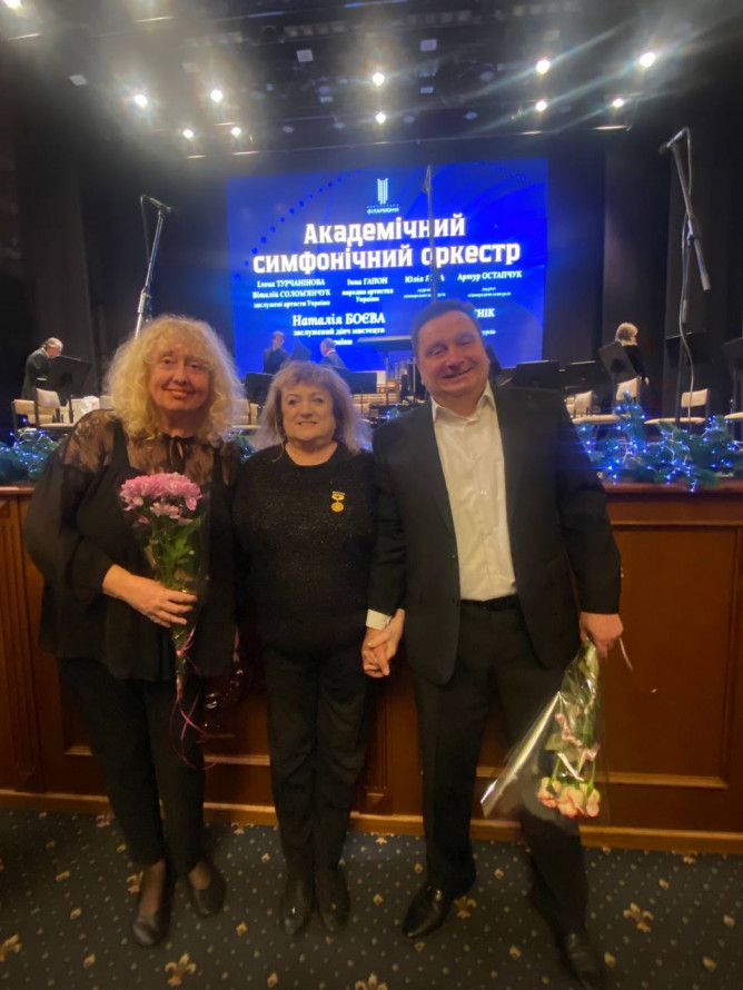 Усі твори неймовірні - у Запоріжжі авторський концерт відомої композиторки зібрав зірок філармонії