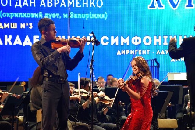 Соло з оркестром у Запоріжжі - юні переможці "Акордів Хортиці" зачарували публіку (фото)