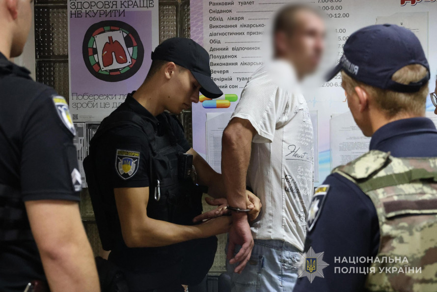 Зайшов у кабінет до лікаря та напав з ножем – у запорізькій лікарні затримали агресивного чоловіка