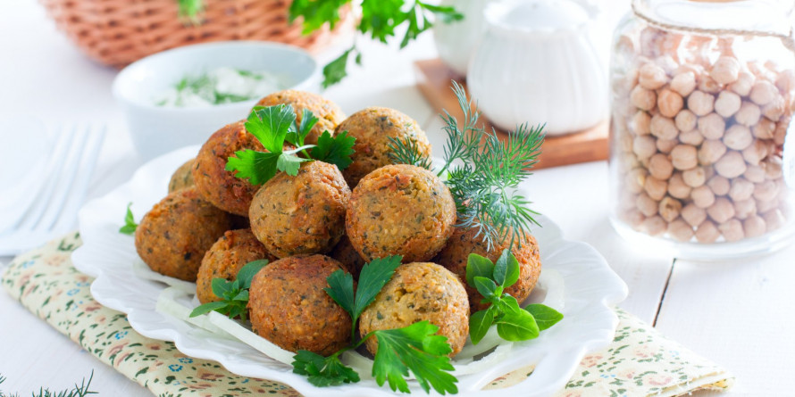 Готуємо салат з печінки тріски - від класичних варіантів до незвичайної подачі