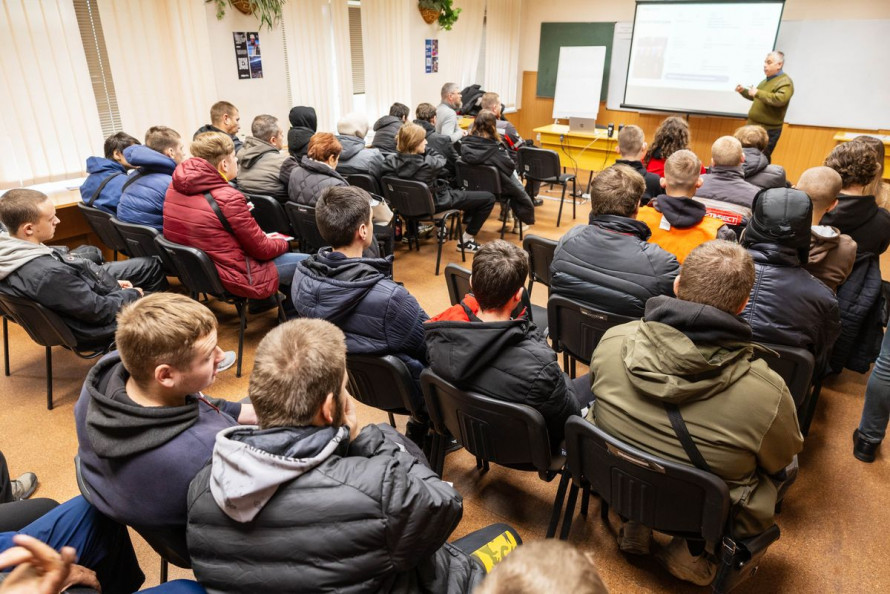 Інженерна освіта як шанс змінити країну: Метінвест Політехніка презентувала професійні перспективи запорізькій молоді