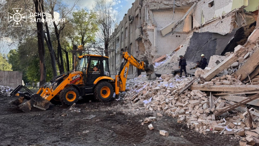 Загинув молодий поліцейський, пошкоджені будинки у трьох районах Запоріжжя - наслідки ворожих ударів 10 липня