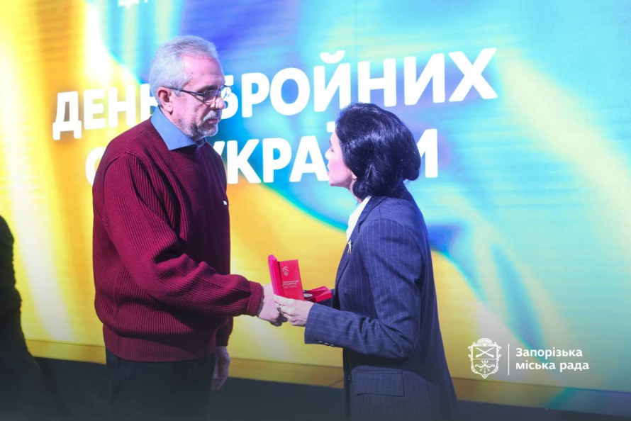 Нагороди, відданість і пам’ять про полеглих Героїв - в Запоріжжі відзначили День ЗСУ (фото)