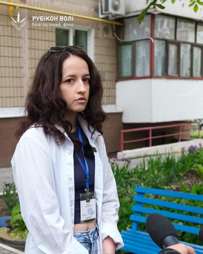 У запорізькій багатоповерхівці встановили підйомник для ветерана, який втратив ноги на війні (фото, відео)