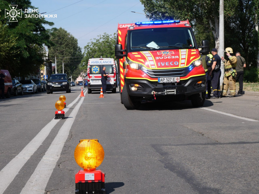 Смертельна аварія в Запоріжжі - автівка врізалась у вантажівку, водій не вижив (фото, відео)