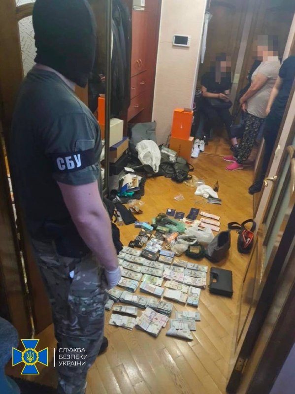 Погрози, захоплення офісу та мільйони готівки: у Запоріжжі викрили банду під контролем "злодія в законі"
