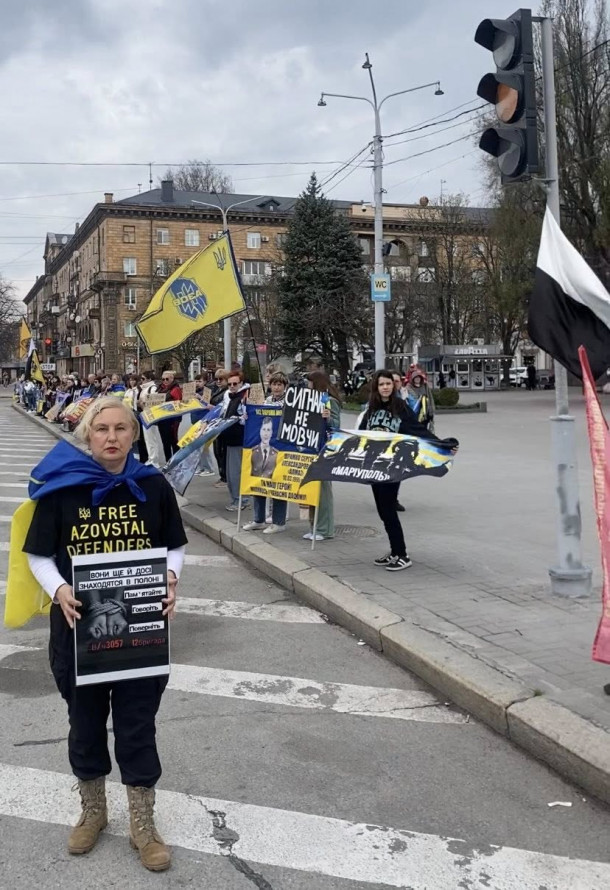"Мрію побачити брата на своєму весіллі": у Запоріжжі пройшла акція на підтримку військовополонених (фото)