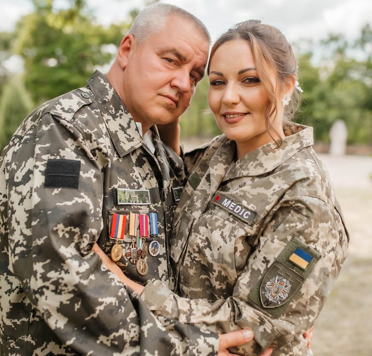 Від медичної сумки до обручок: боєць і медикиня запорізької бригади одружилися на Хортиці (фото)